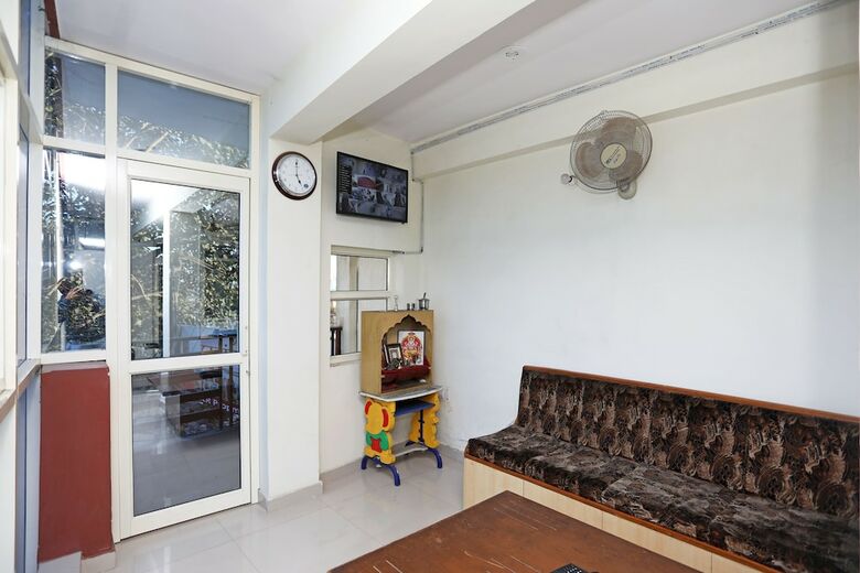 Oyo 10877 Hotel R K Residency