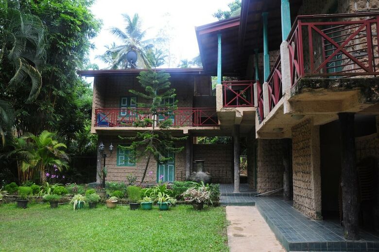 Hotel Hareesha Holiday Resort