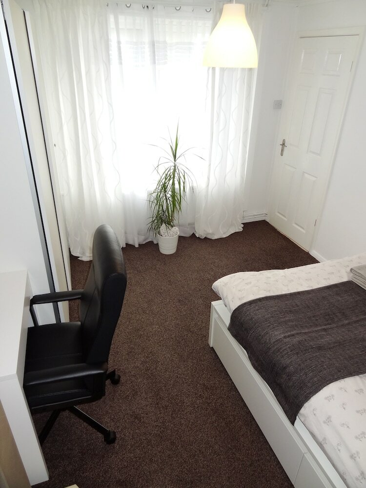 Hotel Double Room In Welcoming Home