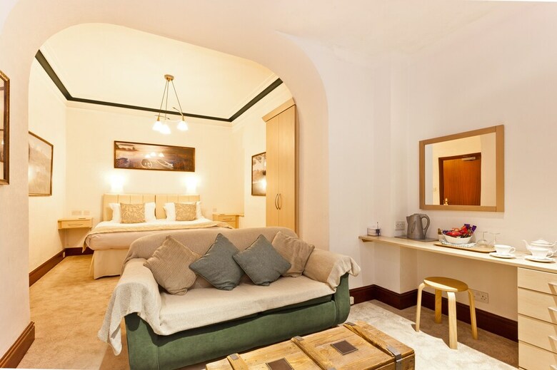 Hotel The Glen Guest House