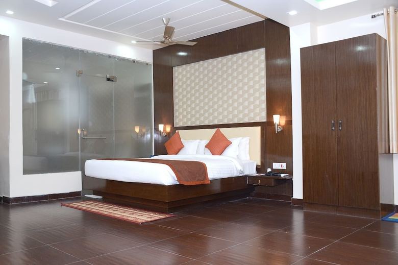 Hotel Vaishnavi Clarks Inn Buxar