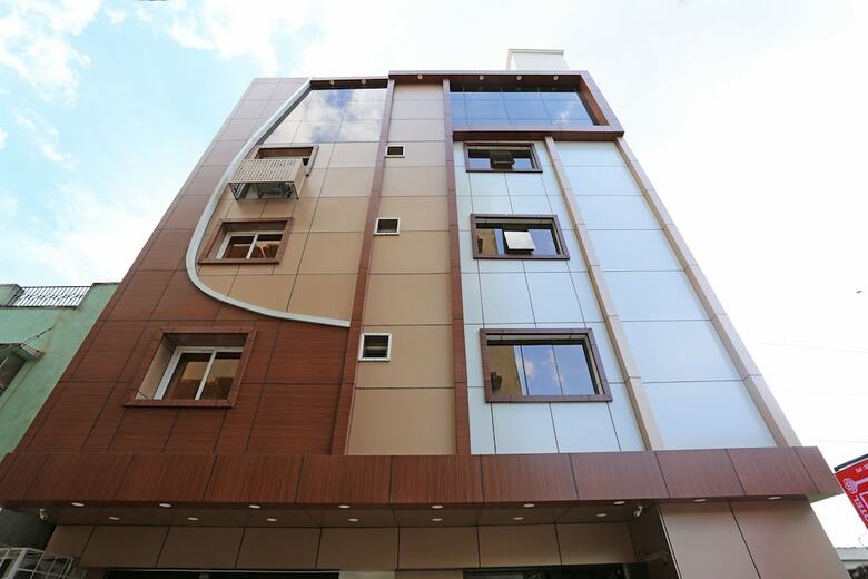 Oyo 6709 Hotel L N International