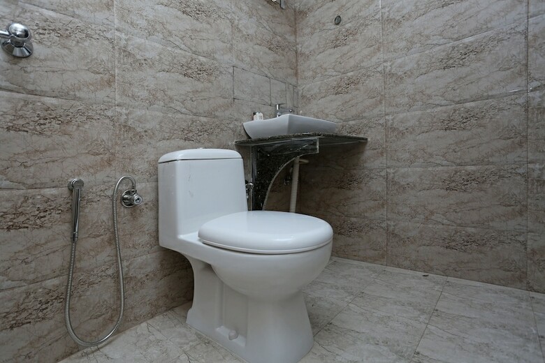 Oyo 6709 Hotel L N International