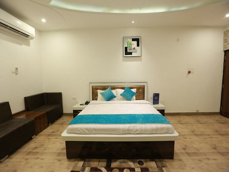 Oyo 8837 Hotel Surya Galaxy