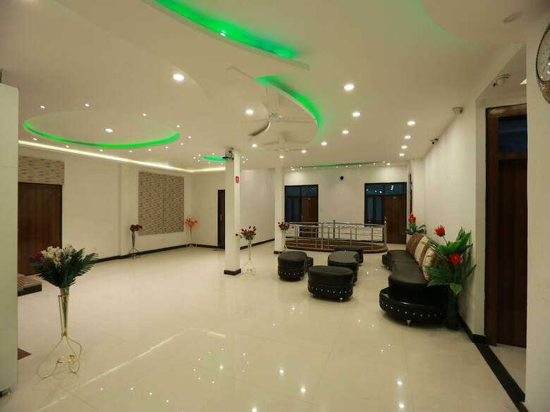 Oyo 8837 Hotel Surya Galaxy