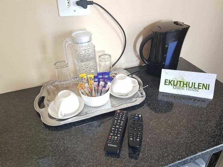 Hotel Ekuthuleni Guest House - Soweto