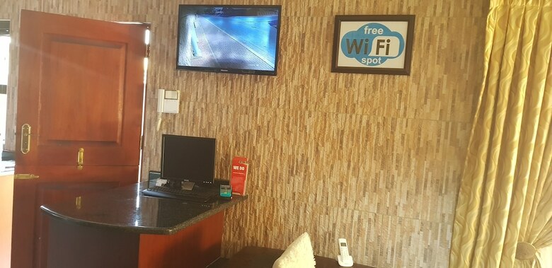 Hotel Ekuthuleni Guest House - Soweto