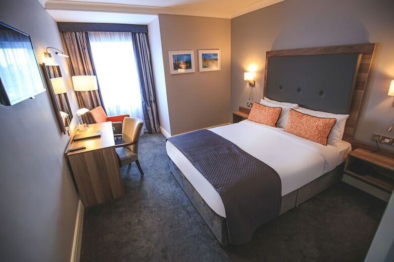Westlodge Hotel & Pondlodge Cottages