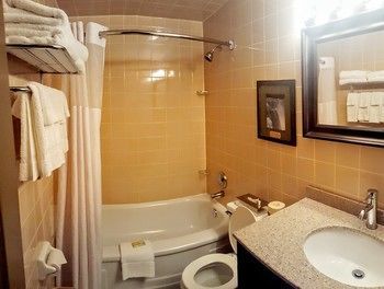 Hotel Quality Inn And Suites