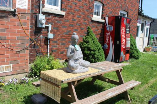 Motel Ritz Inn Niagara & Wedding Chapel
