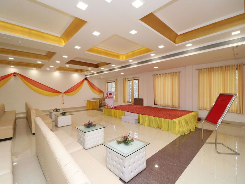 Oyo 13406 Hotel Golden Leaf
