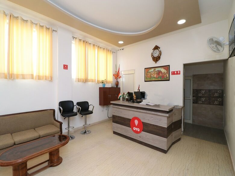 Oyo 13406 Hotel Golden Leaf