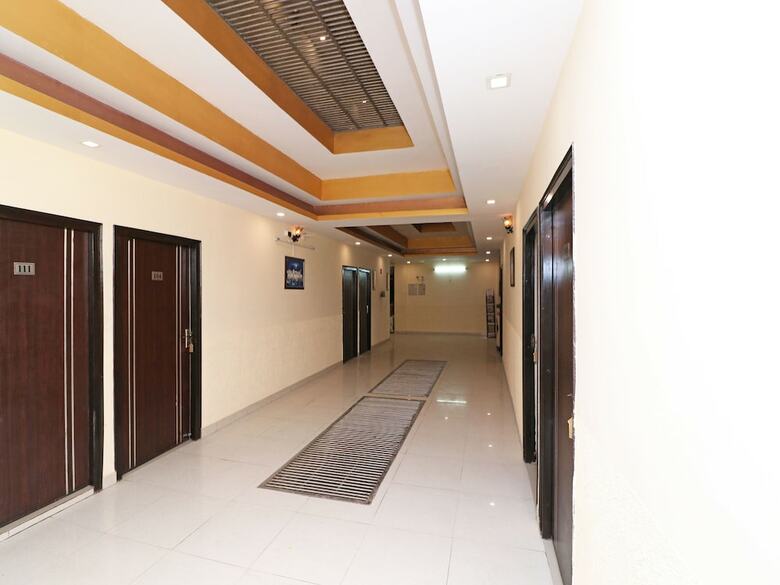 Hotel Oyo 12742 Vasundhra Heights
