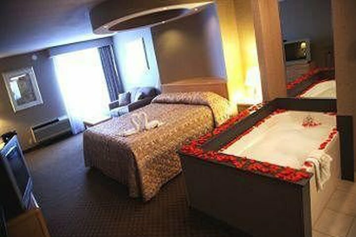 Howard Johnson Hotel By The Falls