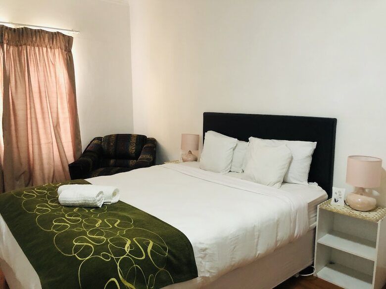 Hotel Airport Diamond Guest House