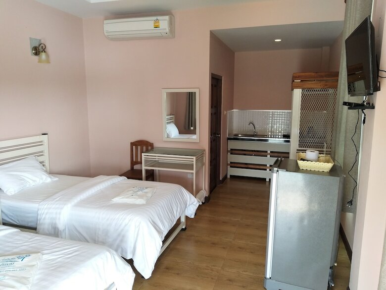 Hotel Pirom Lake And Resort