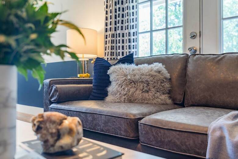 Domio Germantown Massive 8br Comprised Of 2 4br Suites