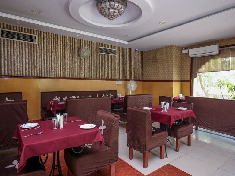 Hotel Oyo 15214 Mahal Rajwada Resort