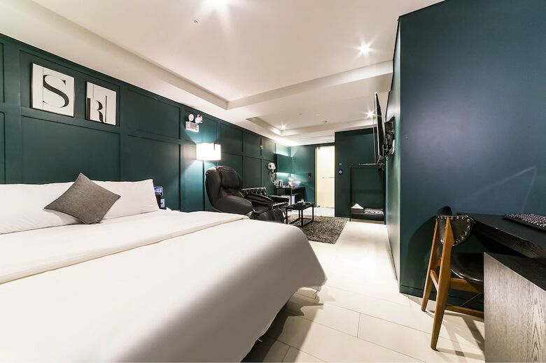 Nine Hotel