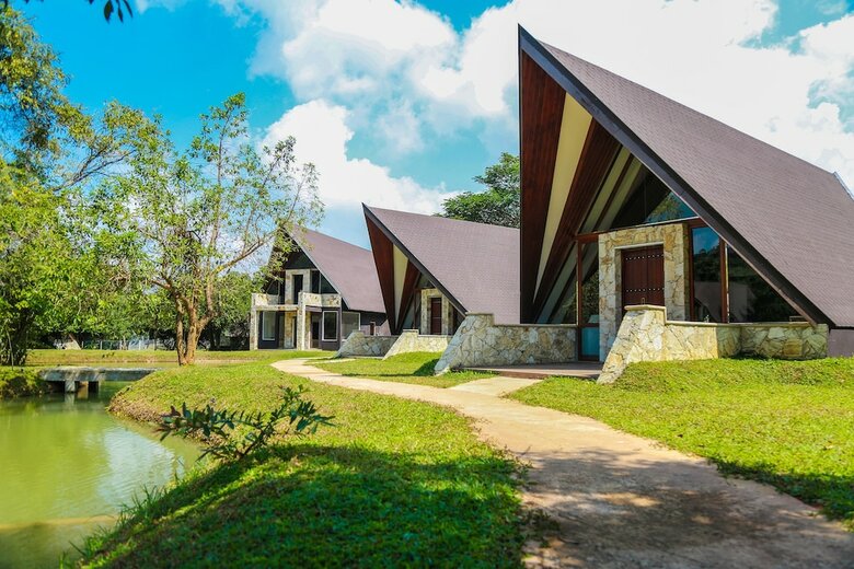 Hotel Liyya Water Villas
