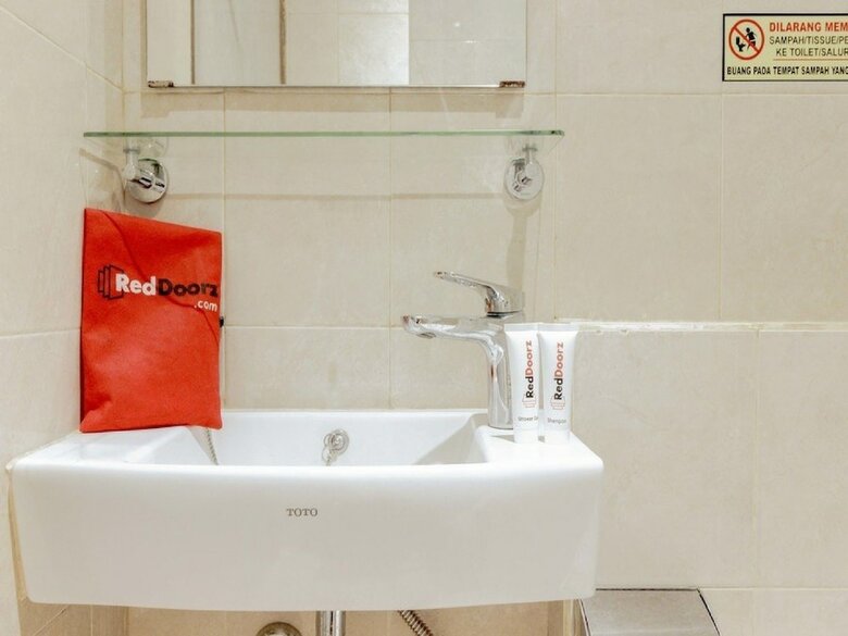 Hotel Reddoorz Syariah Plus @ Jatibening