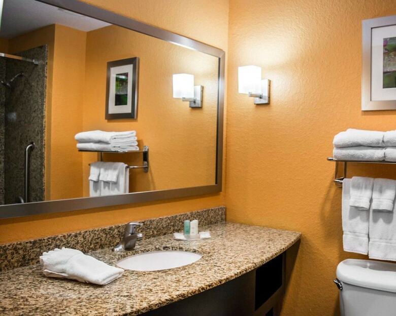 Hotel Comfort Suites At Fairgrounds-casino