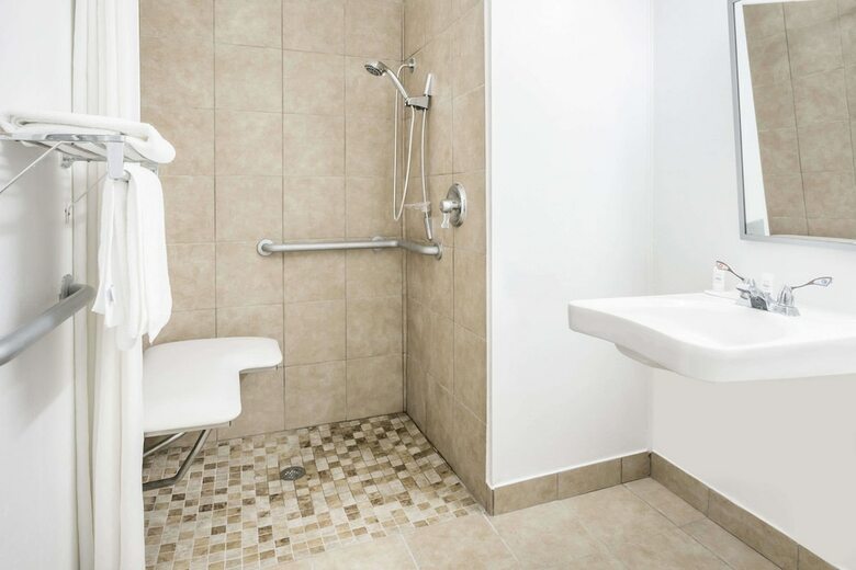 Hotel Microtel Inn By Wyndham Athens
