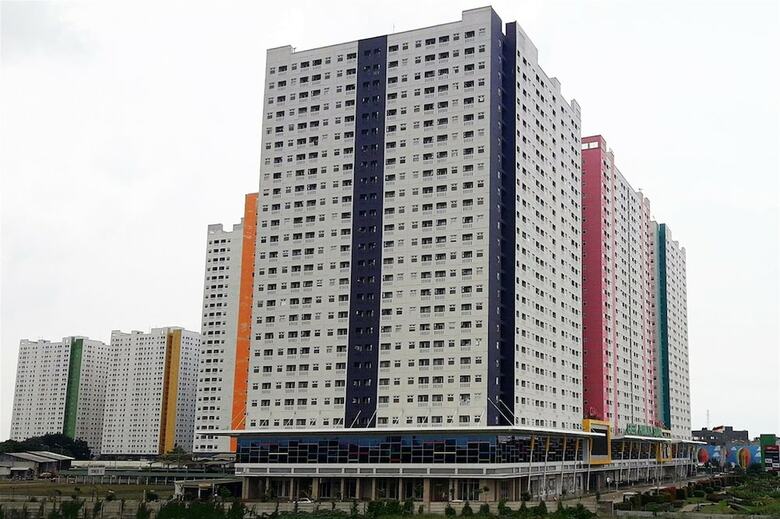 Easy Access To Mall Green Pramuka Apartment