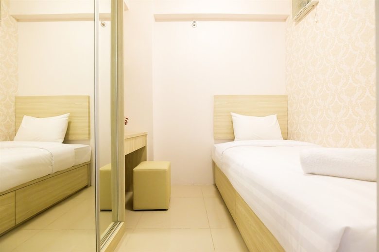 Easy Access To Mall Green Pramuka Apartment