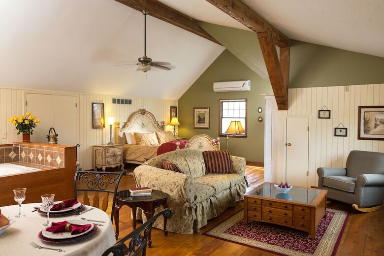 Bed & Breakfast Cedar Crest Lodge
