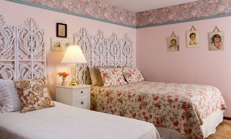 Bed & Breakfast Cedar Crest Lodge