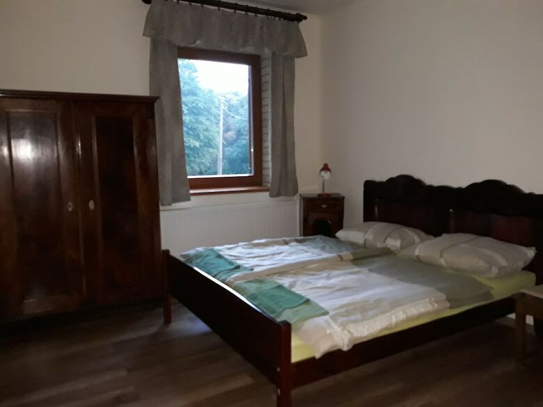 Hotel V�r�s-cser Vend�gh�z