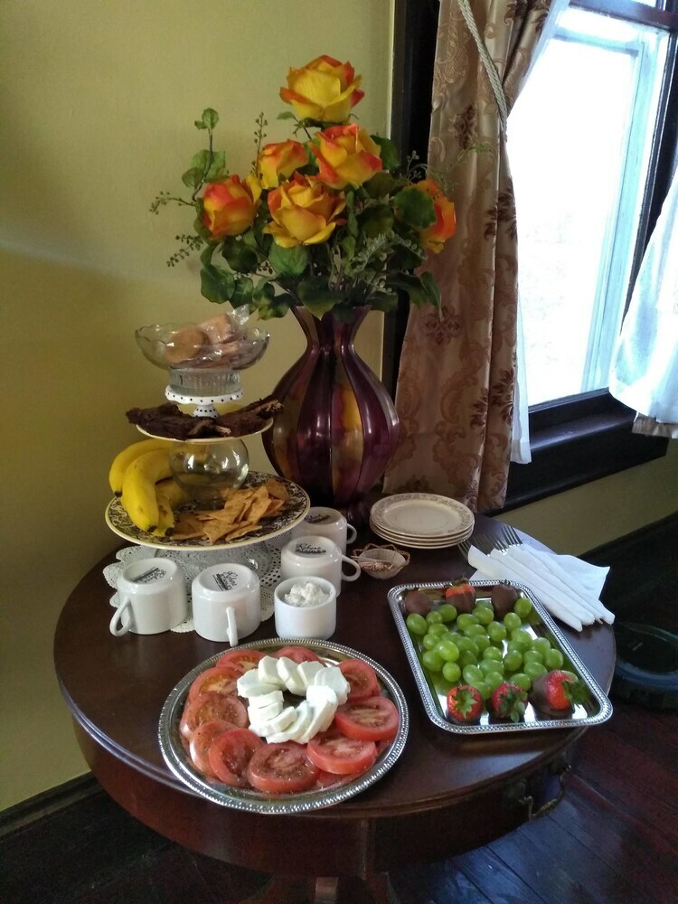 Whole Hearts Bed And Breakfast - Adults Only