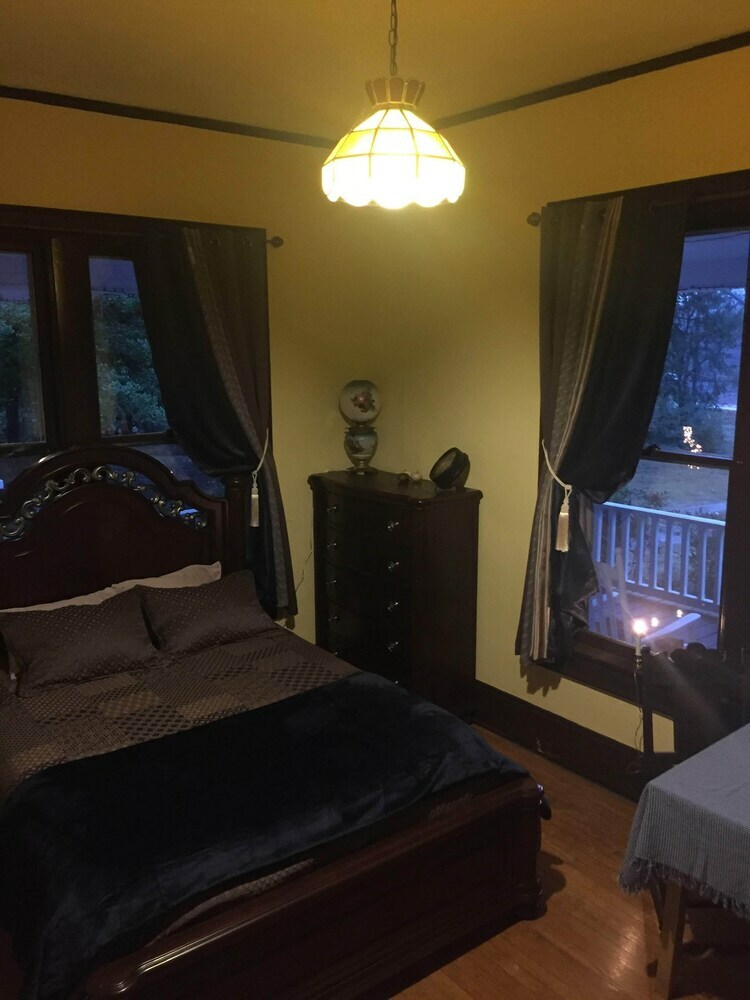 Whole Hearts Bed And Breakfast - Adults Only