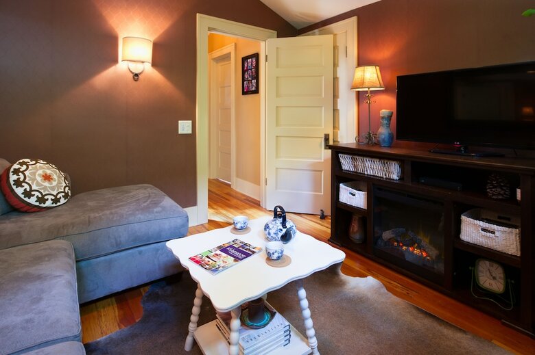 Bed & Breakfast Kara's Kottages @ N. Clarendon St.