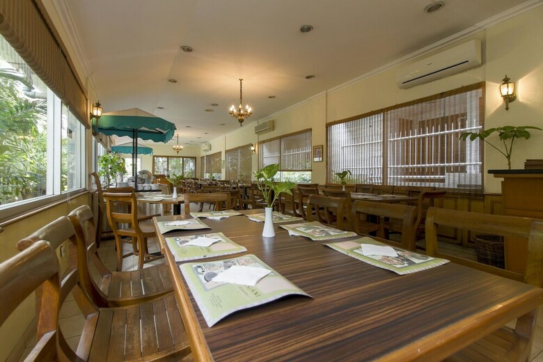 Hotel Reddoorz Plus Near Gbk Senayan