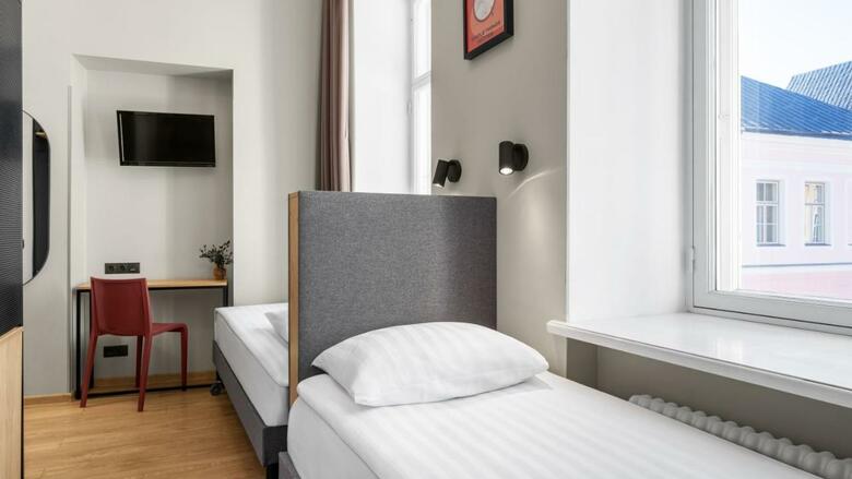 Meriton Old Town Hotel