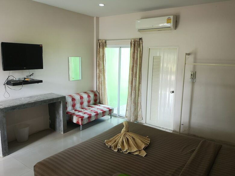 Hotel The Palm Village