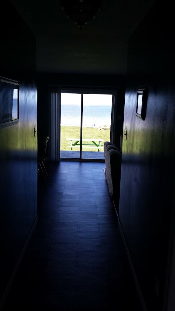 John B's Oceanfront Cottages