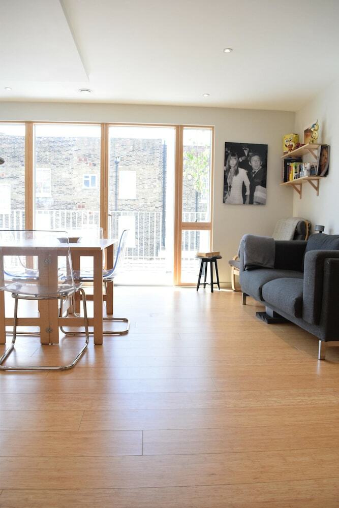 Apartamentos Modern 2 Bedroom Flat With Balcony