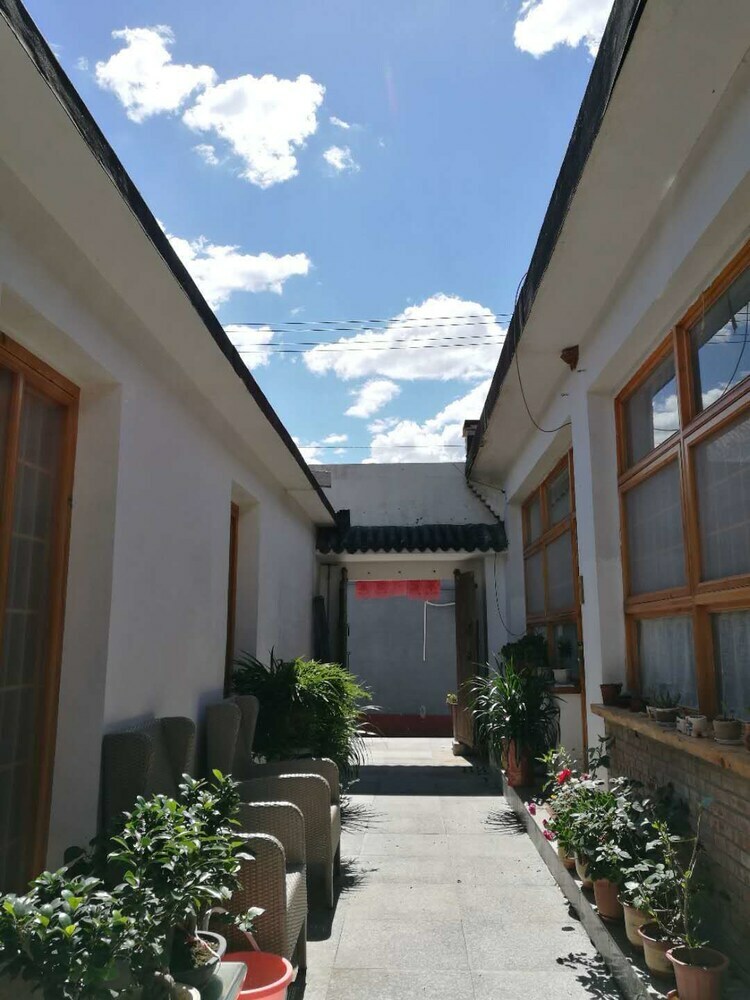 Hotel Manhong's Private Courtyard