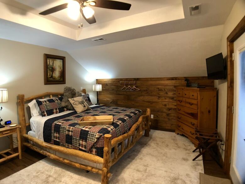 Walnut Waters Bed & Breakfast