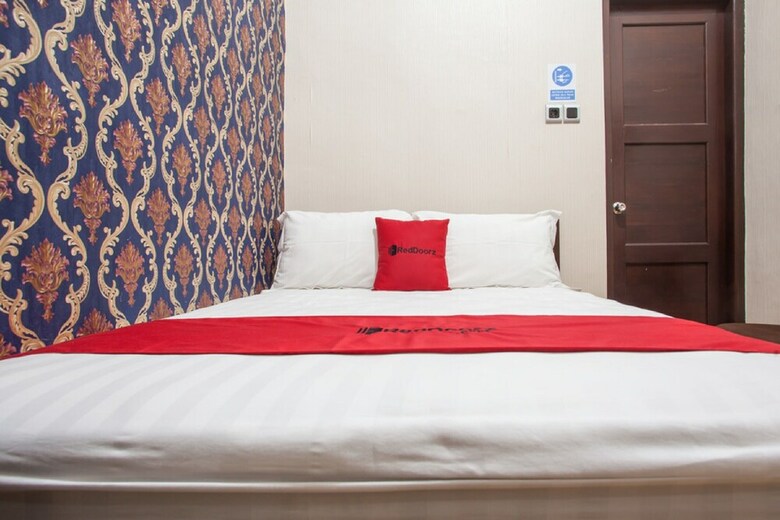 Hotel Reddoorz Syariah Near Basuki Rahmat