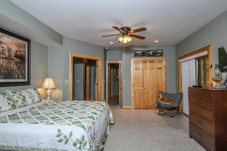 Cozy Cabin 4 Bedroom House