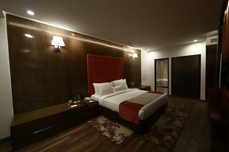 Hotel Zone By The Park Jammu