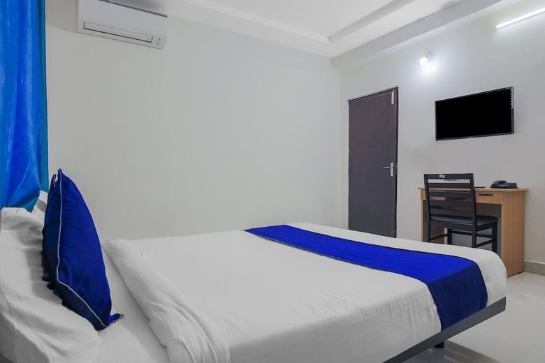 Hotel Oyo 24138 Silverkey Shri Homes