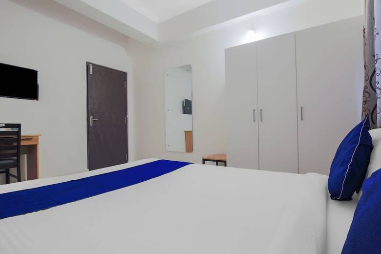Hotel Oyo 24138 Silverkey Shri Homes