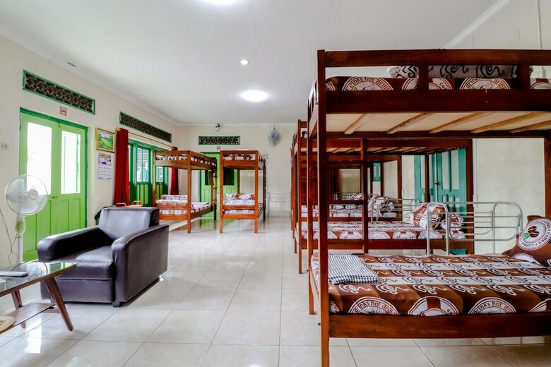 Hostal Bahagia Sederhana Home Stay - Hostel