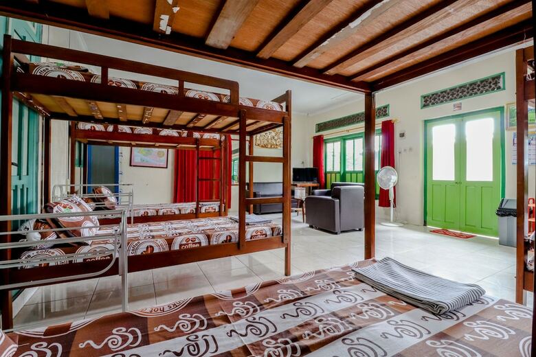 Hostal Bahagia Sederhana Home Stay - Hostel