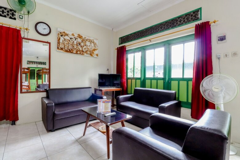 Hostal Bahagia Sederhana Home Stay - Hostel